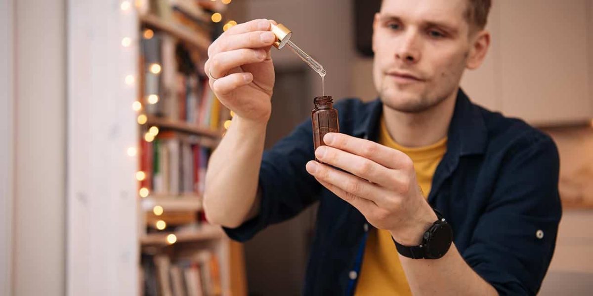CBD innemen kan op verschillende manieren. Ontdek hier de beste vier manieren om CBD te gebruiken en welke innamevorm het beste bij u past.